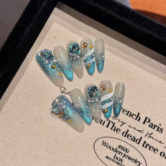 Sandy Shores Cat Eye Press-On Nails | Haze Blue-Gray Long Pointed Set